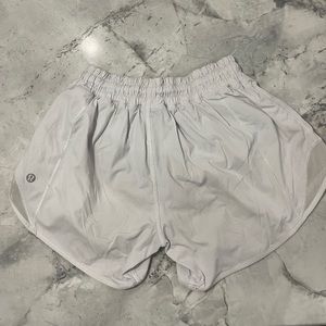 Womens Lululemon Hotty Hot Low Rise 4 inches size 2